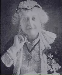 Ellen Joyce's Instagram, Twitter & Facebook