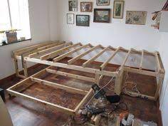 Entdecken sie unsere produktauswahl doppelbett mit podest bett gastebett bauanleitung podestbett kaufen selber bauen. Hier Wird Ein Odes Gastezimmer In Einen Grossartigen Mehrzweckraum Verwandelt Buro Zimmer Ausziehbares Bett Podestbett