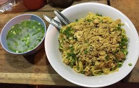 Ada berbagai macam olahan mie, salah satunya yang paling terkenal adalah mie ayam. Mie Ayam Jakarta Genteng Surabaya Lengkap Menu Terbaru Jam Buka No Telepon Alamat Dengan Peta