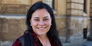 Outlander' Author Diana Gabaldon Says English Majors Will End Up Serving  Fast Food