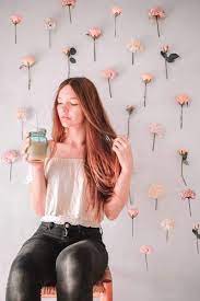 Many people avoid using phones on the beach to have a rest. Lara Sophie 4 Creative Instagram Ideas Taking Pictures Alone At Home Instagram Foto Ideen Kreative Bilder Foto Ideen Instagram