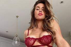 OnlyFans model purchases billboard for 23,000 dollars... and it leads to  criticism | Marca