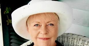 Renee Lemoine's Instagram, Twitter & Facebook