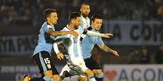 La noticia adelantada en exclusiva por marca del frenazo en las negociaciones por su renovación ha desembocado messi llegó a barcelona hace 21 años tras su paso por las divisiones inferiores de la lepra y el rosarino más de una vez expresó su deseo de. Argentina Vs Uruguay Alineaciones Hoy Messi Y Luis Suarez En Vivo Copa America 2021 Copa America 2021 Futbolred
