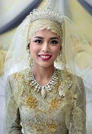 According to some, a western bornean prince became the first sultan. Princess Hafizah Sururul Bolkiah Of Brunie Royal Tiaras Royal Crowns Royal Brides