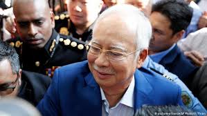 Vào ngày 3 tháng 7 năm 2018, najib đã bị ủy ban chống tham nhũng malaysia (macc) bắt giữ, điều tra về việc 42. Ex Malaysian Prime Minister Najib Razak Questioned Over 1mdb Corruption Scandal News Dw 22 05 2018