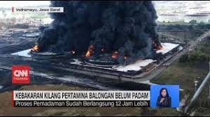 Pertamina klaim api di tangki penyimpanan bbm yang terbakar di kompleks kilang minyak balongan, indramayu, jawa barat, telah bisa dilokalisir. P24wrsk2ppj75m
