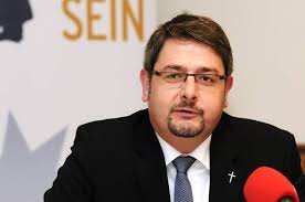 BundesPräses des Bundes der Deutschen Katholischen Jugend, Pfarrer Simon  Rapp am 11.12.2013 bei der