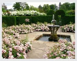 Gorgeous And Simple Rose Garden Ideas With Landscape And Fence Ideas Smallkitchengarden In 2020 Victorian Gardens Beautiful Gardens Rose Garden