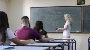 Mε το μάθημα των νέων ελληνικών ξεκίνησαν σήμερα τις πανελλήνιες εξετάσεις τους οι μαθητές των επαλ. T 162 Zrfmasem