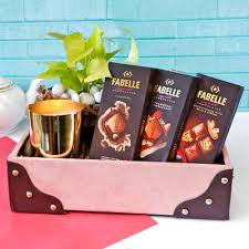 A few accent pieces here, an unusual clock or. Home Decor Gifts Buy Home Decor Gifts Online Gift Delivery In India Usa Uk