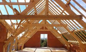 Subiectul asta este mereu de actualitate si despre costul construirii unei case e mereu de adaugat cate ceva. Acoperis Din Lemn Invelitoare Etape Executie Costuri Reformex