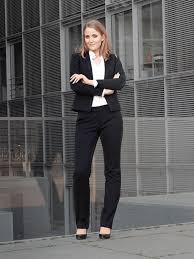 Schwarzer Hosenanzug Weisse Bluse Outfit Anzug Business Kleidung Damen