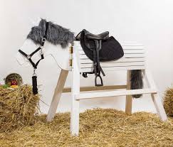 Osterpferd 105 Cm Mit Aufstiegleisten Und Gratis Halfterset Holzpferd Garten Geschenke Basteln Spiele Im Garten