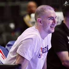 Alex caruso is an american professional basketball player player who plays in the national alex caruso with his current girlfriend abby source: Los Angeles Lakers On Twitter Fresh Cut