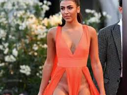 Almeno una giulia è riuscita ad andare in finale vai e sogna piccola giuly #amici20. Bufera Su Giulia Salemi Senza Mutandine Sul Red Carpet Di Venezia Blogsicilia Ultime Notizie Dalla Sicilia
