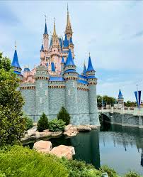 This view is one of my favorites at Disney's Animal Kingdom. 💚⛰️🍃💚⛰️🍃  Thinking of everyone here in Florida in the path of the hurricane. Please  stay safe. 🙏 #disneysanimalkingdom #animalkingdomdisney #animalkingdom  #disneyanimalkingdom #