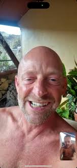 Can anyone do the doodle art for me, the ones that dont have faces like the  one below? Got a photo of Harry and Louis I want done like it🥹