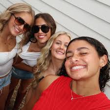 Ella Riley (@ellariiiley) • Instagram photos and videos