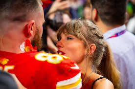 Taylor Swift émue aux larmes après la victoire de son chéri, Travis Kelce,  au Super Bowl