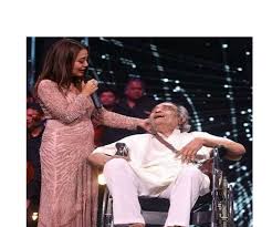 Santosh anand has disabled new messages. Neha Kakkar Offers Financial Help Of Rs 5 Lakh To Veteran Lyricist Santosh Anand