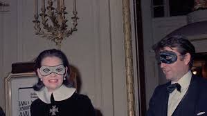 Originally recognized for its iconic fit and signature swan logo, gloria vanderbilt has sustained the test of time and is still one of the largest denim. Gloria Vanderbilt Heiress Designer And Anderson Cooper S Mom Dead