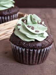 Chocolate Pistachio Cupcakes Buttercream Chantilly Yummy Cupcakes Cupcake Cakes Pistachio Cupcakes