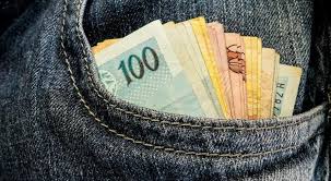 Resultado de imagem para Governo paga 13º para quem ganha até R$ 2 mil, em março