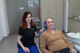 În unele cazuri, medicul își aplică cunoștințele și experiența, oferind unei persoane un aspect fizic nou, după o boală sau ca urmare a dezvoltării. Corina Cimpean Chirurg Oro Maxilo Facial Cancerul Oral Este Vindecabil