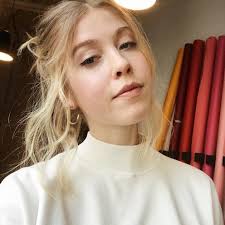 How To Make A Messy Bun, The Cute-But-Easy Hairstyle I'm Living In At Home