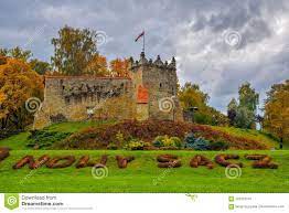 Folge sandecja nowy sącz livescore, endergebnissen, spielpan und tabellen auf dieser seite! Szenische Ansicht Zum Ehemaligen Koniglichen Schloss In Nowy Sacz Polen Am Herbsttag Stockfoto Bild Von Blume Grun 122524510
