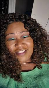 Can yall start getting bottoms with clusters 😩. Makes the lashes look  100000 better. Text me for your appointment ❤️