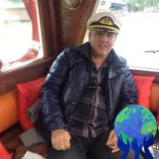 Erol keskin, şehir tiyatroları oyuncusu olup, sanatçı suna keskin`in eşidir. Turkce Ferhat Keskin