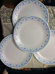 Migliaia di nuove immagini di alta qualità aggiunte ogni giorno. Vintage Corelle Morning Blue Set Of Four Plates Blue Flowers Corelle By Corning Ware Corning Light Corelle Dishes Corelle Vintage Dishes