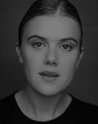 Evangeline Ward's Instagram, Twitter & Facebook