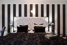 Pin By Ruth On Home Bedrooms Glamourous Bedroom Bedroom Wallpaper Black And White Hollywood Glamour Bedroom