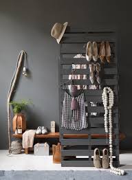 Garderobe Aus Paletten Selber Bauen Anleitung Und Ideen Paletten Garderobe Diy Palettenmobel Diy Paletten