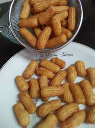 Angkat dan sira dengan gula icing dan sedikit serbuk cinnamon. Resepi Churros Sedap Lembut Dan Rangup Disaluti Sos Coklat Aumm Yummy Kitpramenulis