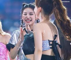 Like / reblog if you save ! Nayeon Yeji Itzy Keduanya Nayeon ë‚˜ì—° Twice Indo Facebook