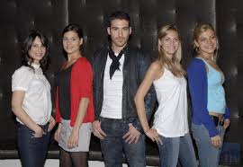 El reencuentro de amaia salamanca y miguel ángel silvestre en 'velvet'. Premiere Con El Duque Miguel Angel Silvestre Y Cata Amaia Salamanca De Sin Tetas No Hay Paraiso Mars Mcleod