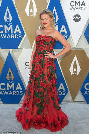 Kelsea ballerini kelsea ballerini shares the story behind kenny chesney duet 'half of my hometown'. Maren Morris Says Female Artists Would Be Social Pariahs If They Behaved Like Morgan Wallen Daily Mail Online
