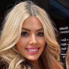 Alexia Poole's Instagram, Twitter & Facebook