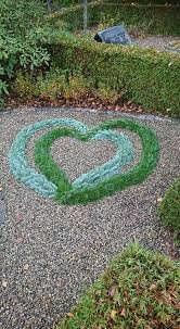 Grabgestaltungallerheiligen Grabgestaltungallerheiligen In 2020 Funeral Flowers Outdoor Garden Flower Heart