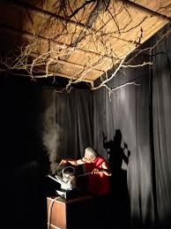 Musik kontemporer biasanya dimainkan tanpa menggunakan alat musik asli, tetapi alunan musik yang dihasilkan tidak kalah bagusnya dengan alat musik aslinya, misalnya tidak terikat akan adanya aturan permainan pada zaman dahulu dan zaman sekarang. Eksplorasi Bunyi Musik Api Warta Jogja