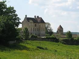 Chateau De Pignol Sur La Commune De Tannay Departement De La Nievre En 2020 Chateau Monuments Historiques Tour Ronde