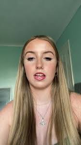 Amie Pearson's Instagram, Twitter & Facebook