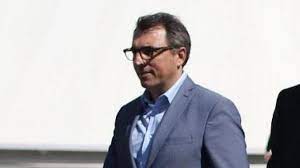 Le maire du havre, luc lemonnier, est au cœur d'un scandale après qu'un corbeau mystérieux a envoyé aux conseillers municipaux des photos sur lesquelles il apparaît complément nu. Le Maire Luc Lemonnier Demissionne Apres La Polemique Sur Ses Selfies Denudes