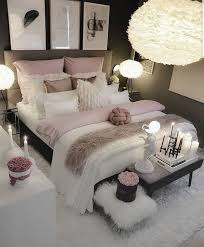 Die schönsten schlafzimmer sie verbringen so viel zeit in ihrem schlafzimmer, dass es sinnvoll ist, es zu dekorieren, um es zu einem angenehmen raum zu machen. Gemutliches Schlafzimmer Royfort Bettwasche Bettwasche Schlaf Schlafzimmer Die Schonsten Schlafzimmer In 2018 Pinterest Bedroom Ho Schlafzimmer Design Schlafzimmer Schlafzimmer Inspiration