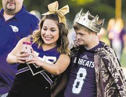 Hallsville seniors, best friends share 2016 homecoming crown