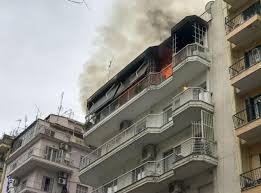 Πρόκειται για άτομα ηλικίας από 37 ως 40 ετών που είχαν βρει καταφύγιο στο. 8essalonikh Nekro Hlikiwmeno Zeygari Apo Fwtia Se Diamerisma Ta Nea